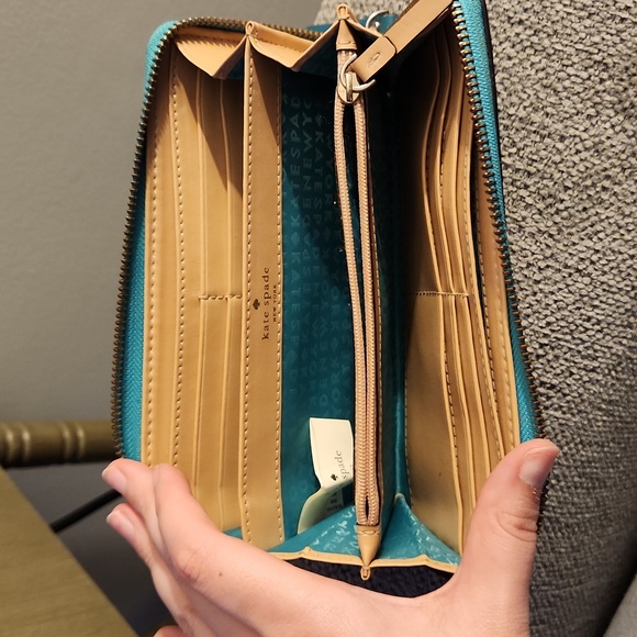 Kate Spade wallet - Picture 3 of 3
